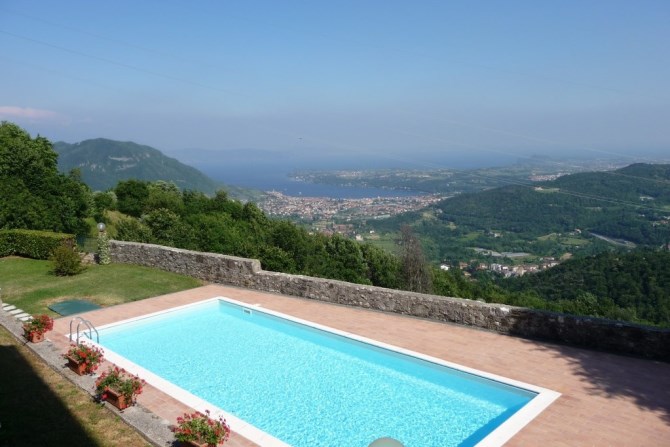 Il Palazzo-Swimming Pool With Lake View